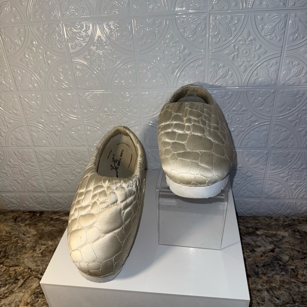 Authentic Yume Yume Nawa Camp Low loafers
Worn Twice - Picture 4 of 6